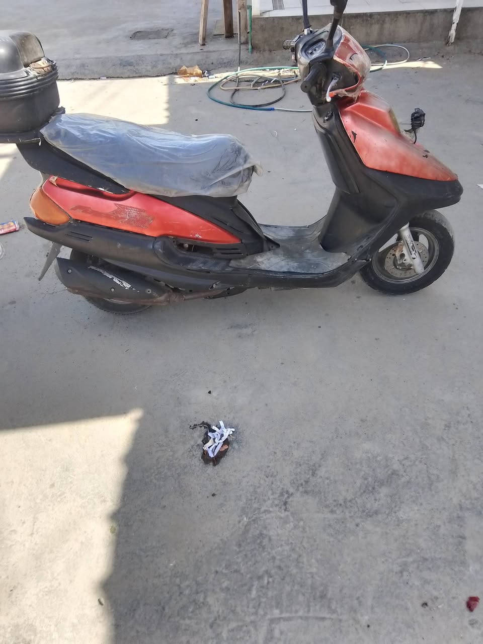 السلام عليكم دراجة فضائي 140 للبيع دراجة حلوة وناعمة نقصها كهربائيات غسلتها وكفن بس لايت يشتغل تايرات نضيفة كفراتها كاملة ونضيفة دراجة شغالة وخير من الله وين متروح بيها روح متوكف بيك معدلها كلش حلو بس اني ابيع (كوم حديد ) حتى لتعبني ولا تعبك بس دراجة شغالة وحلوة السعر 150 قفل ومتلكة هيجي دراجة بهيج سعر وشغالة سعري سعر دراجة 60 مكاني بغداد


**إذا كنت صاحب هذا الإعلان وتريد حذفه لأي سبب، رجاءا أرسل رسالة إلى الدعم الفني**