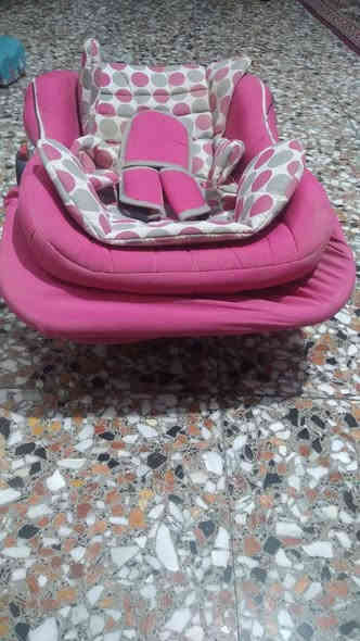 كرسي مال طفل يرهم بالسياره 
حله شارع 80 قرب مدرسة زهور بابل الابتدائيه 
سعره ب 30 
*********** حلة
