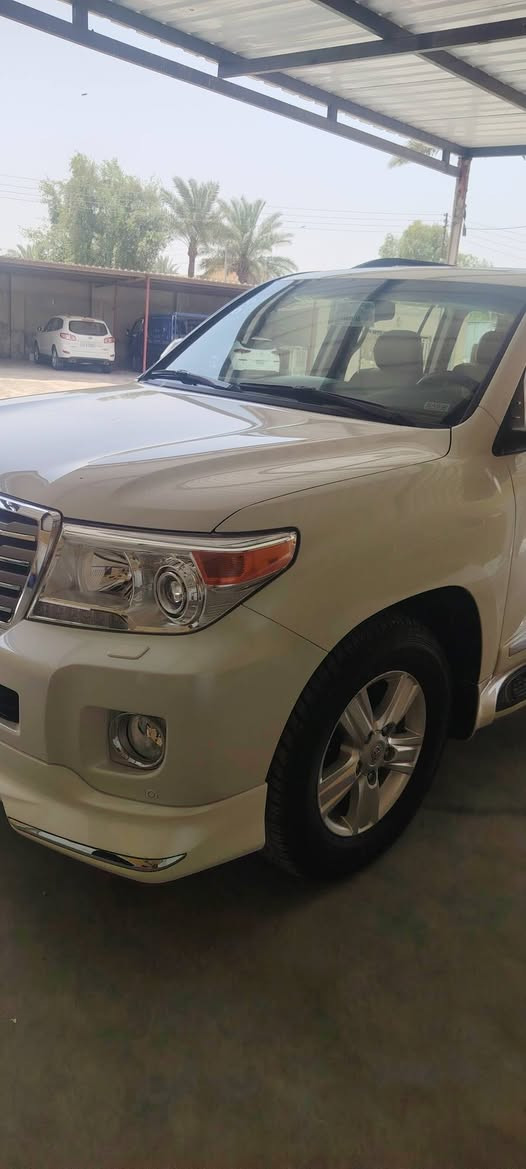 لاندكروز 2015 بغداد بأسمنا  شركه ساز اصلي مكينه 8  سلندر 4600 GXR ماشيه 29 الف حقيقي بدون قطره صبغ او بارد مكفوله كفاله عامه مغلفه بيبي اف على وضع الشركه مال بيت مضمومه تخم تاير جديد فتحه سقف مري قلاب بصمه ابواب اوتشغيل عن بعد كرسي كهرباء كراسي مخمل شاشه حساس امامي خلفي زراك لايت فور ويل اخوان بين قوسين السياره مال بيت او بالعافيه على الياخذها او كلشي موضح بالصور  السعر 
50٫000  ألف دولار سكني بغداد بسماية
***********
