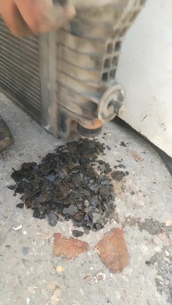جهاز غسل وتشييش آلي لجميع انواع المولدات الكهربائية والمعدات الثقيله الآليات الثقيله هاتف *********** مهدي التورنچي #راديترات #تشييش #مولدات
