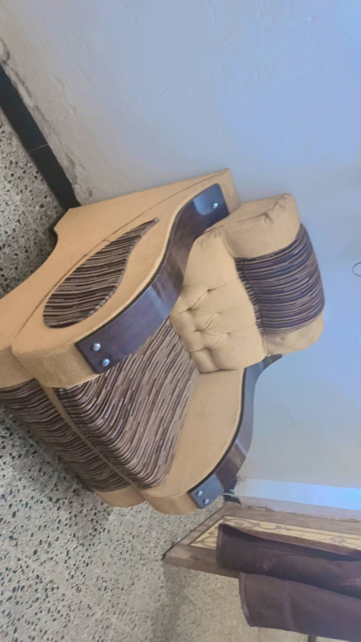 تخم للبيع 10 مقاعد السعر 150 للاستفسار على هذا الرقم ***********
