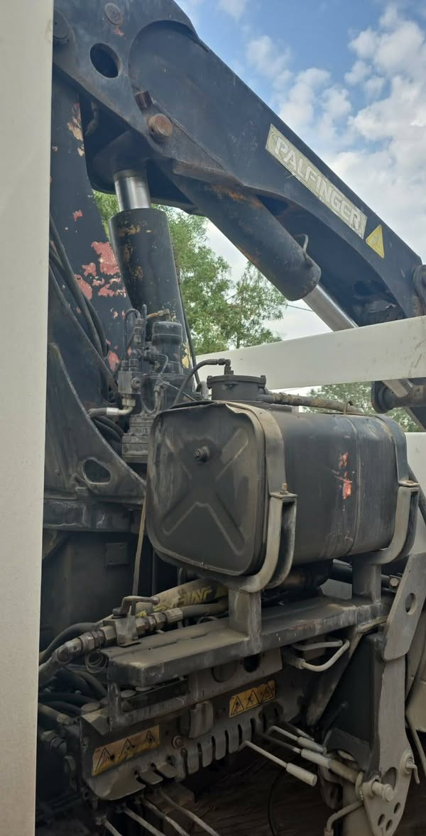 سلام عليكم للبيع كرين باثنگر ١١طن اربعة سلايت تلاثة دهن واحد يدوي ***********
