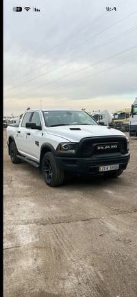 دوج رام للبيع  موديل٢٠٢٣ رقم سليمانية عداد(٩٨) كيلو متر باب طويل بدي ق...