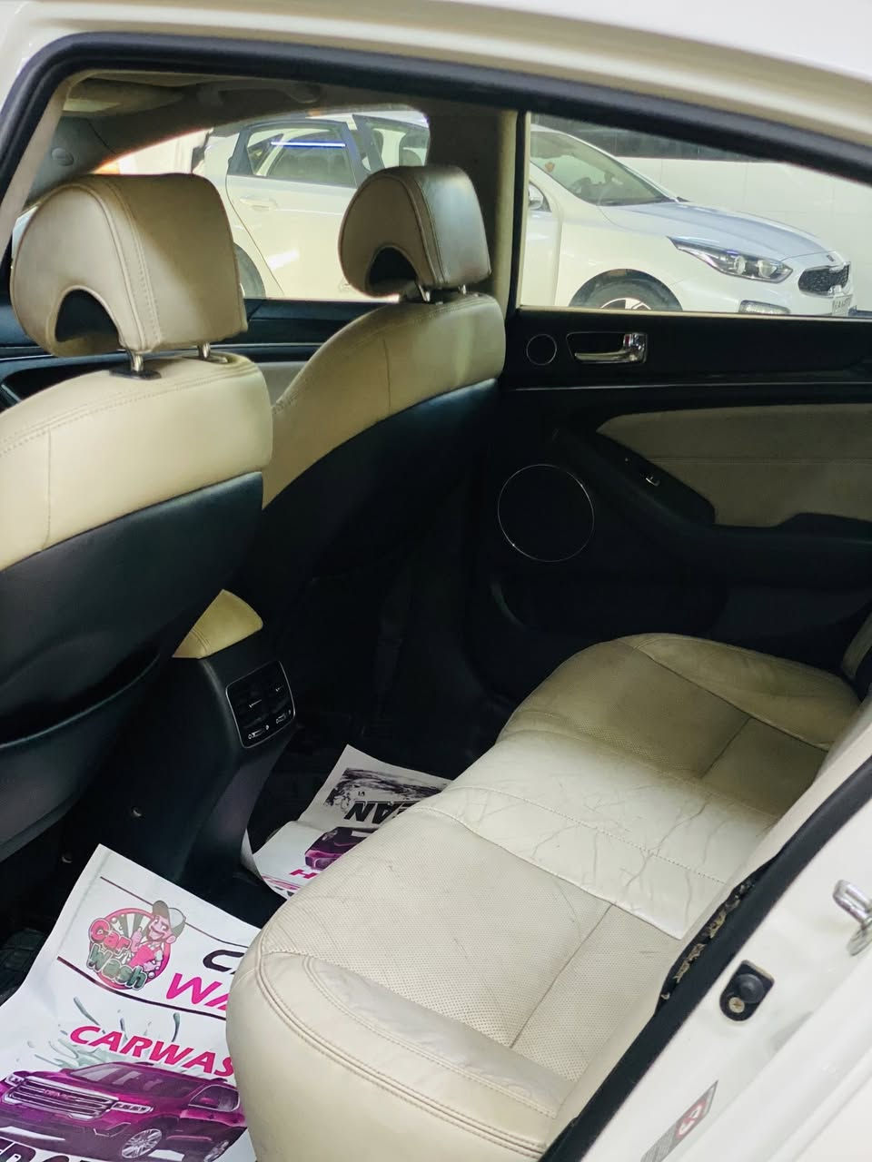 السلام عليكم كادنزا 2016  وارد امريكي محرك 3300 السيارة خير من الله مناقصها شي كير صدر محرك  موصفات sxl معروفه بالكادنزا للاستفسار  الاتصال ع الرقم *********** غير متواجد ع الفيس السعر 145 وبيها مجال بسيط .
