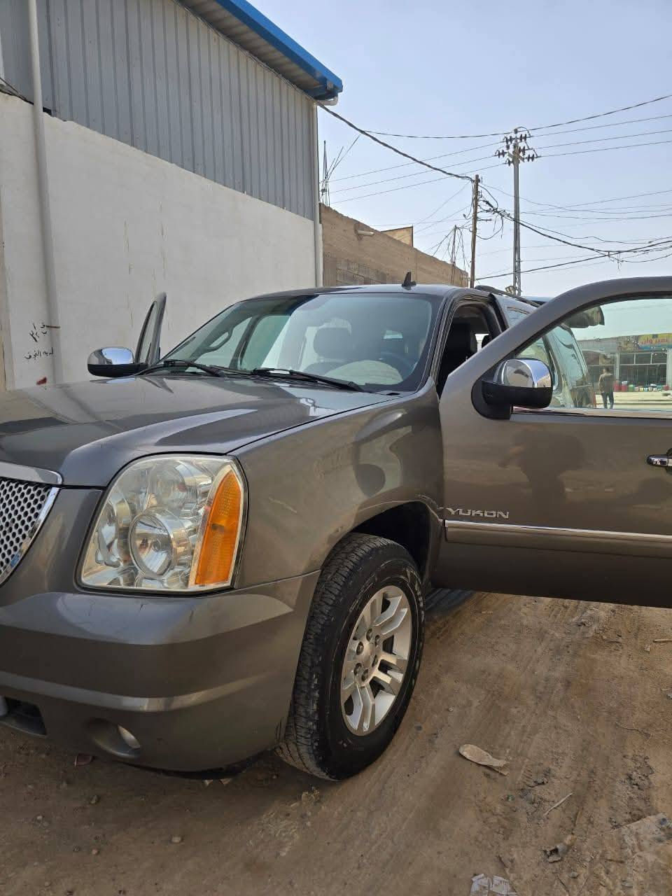 سلام عليكم جمسي موديل 2007 جاهزه وحلوه و نضيفه جناي صارلها ثلاث سنوات عندي بسمي شخصين تخم تاير و حداديه و منضومت غاز و رقم مميز وسعرها مناسب السعر 172 بيها مجال حك الجيه و السيارة مال جناي
االسيارة صبغ حزام بدون حادث قوي
مكان السيارة نجف للتواصل
    ***********
