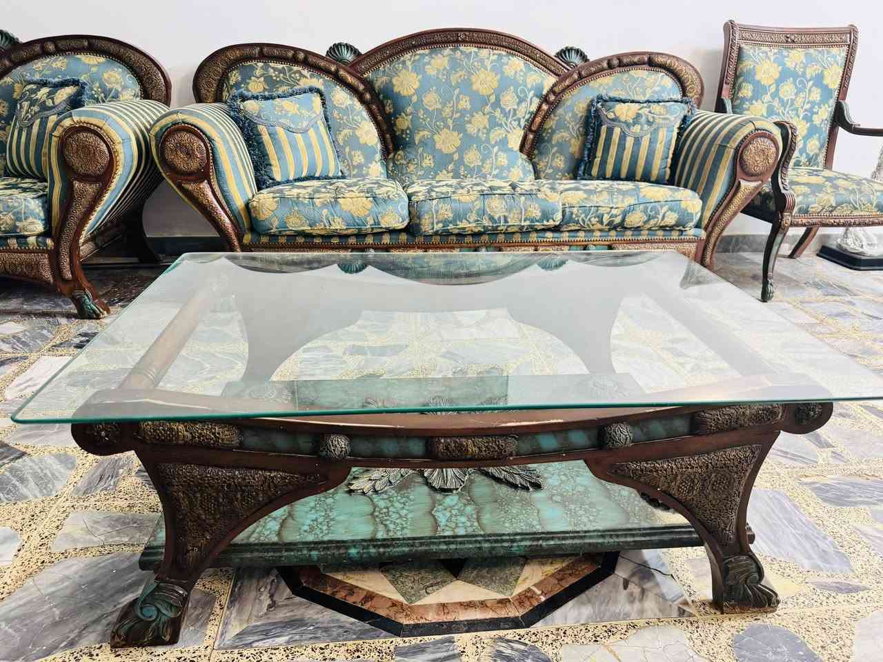 تخم قنفات نظافة ٩٠ ٪؜ يتكون من 
قنفة ٣ نفر عدد ٢ 
قنفة ٢ نفر عدد ٢
كرسي مفرد عدد٨
طبلة وسطية كبيرة جام  عدد ٢ 
السعر مليون ونص وبيه مجال بسيط


**إذا كنت صاحب هذا الإعلان وتريد حذفه لأي سبب، رجاءا أرسل رسالة إلى الدعم الفني**