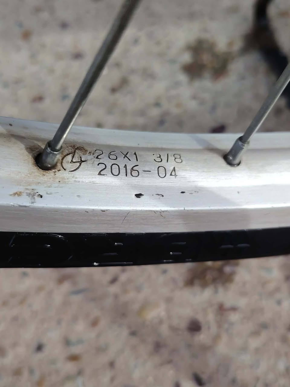 سلام عليكم بايسكل للبيع موديل 2016 شركة BD حجم 26
نظافته 80من 100 بايسكل نضيف نقص بريك وجوب خلفي السعر 100وبيه مجال للطيبين العنوان بغداد العبيدي


**إذا كنت صاحب هذا الإعلان وتريد حذفه لأي سبب، رجاءا أرسل رسالة إلى الدعم الفني**