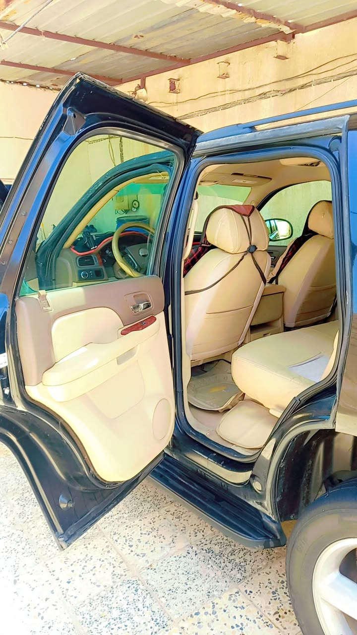 موديل ٢٠١٠ LT
وارد امريكي
البنيد معجن
الجنطة تصليح بارد بمقدار اقل الشبر ويوجد معجون
توجد تكحيلات بسيطه
منظومة زنون متكاملة
تبريد شغال فول 
حداديه فول
مكينة وكير واكسل فول
السعر خاص وقابل للتفاوض
رقم ذي قار انكليزي
رقم الهاتف ***********
