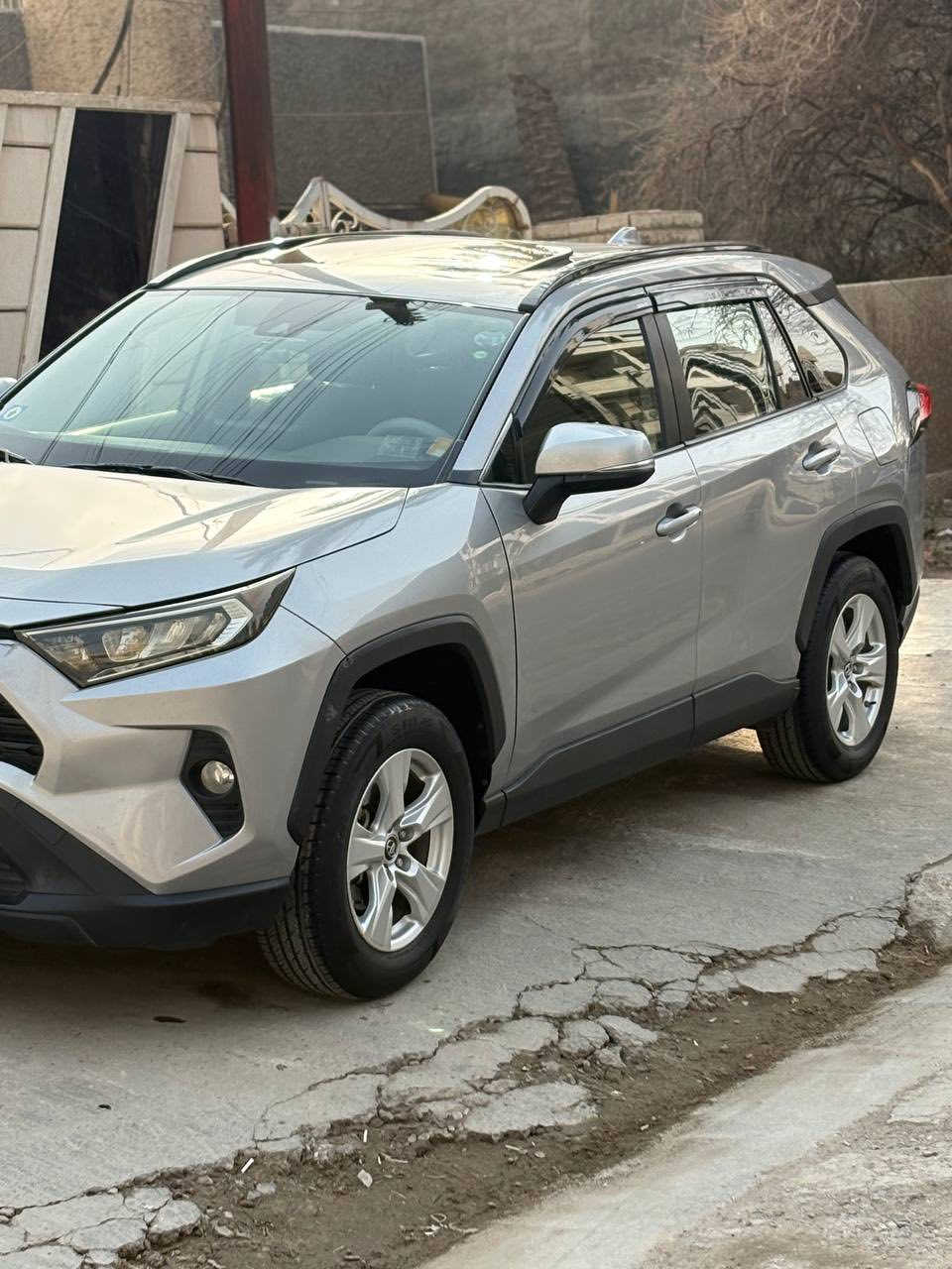 راف 4 للبيع وارد امريكي حادث بنيد والصبغ بيها فقط البنيد الباقي مكفول ايرباك دركة فقط السياره رقم بغداد الجديد باسمي تحويل ثاني يوم سياره جديده كير محرك صدر تبريد كله شركة
المواصفات 
موديل 2019 
XLE
بصمه 
فتحه 
كشنات كهرباء 
كشنات تدفئه 
رادار جانبي 
تحديد مسار 
شاشه 
جنطه كهرباء 
تحكم ستيرن فول
مواصفات الفول معروفه
السياره ماشيه 54 mi 
السعر 185 ورقه وبيه مجال بسيط
الرقم *********** 

تحياتي للجميع
