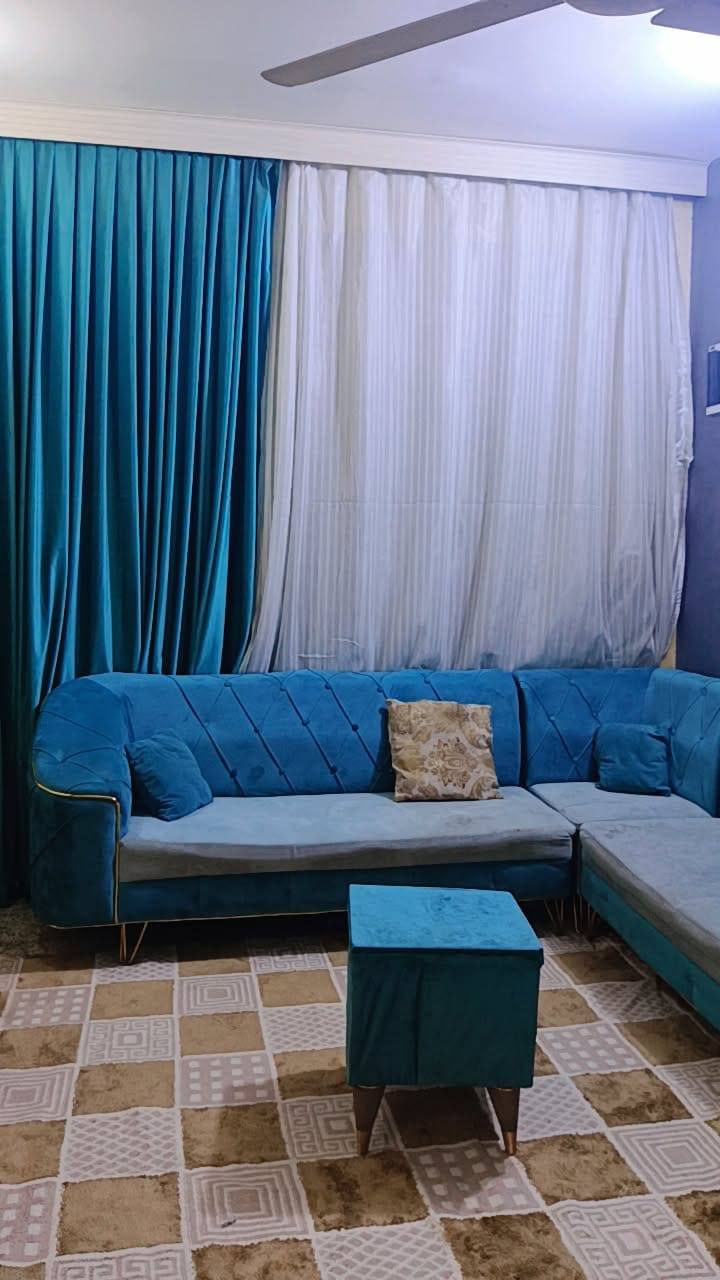 تخم ديوان للبيع مع البردات علما البردات عرض 3م .. والارتفاع 2م85سم والتخم يحتاجله غسل 
التخم مابي كسر أو شگ سعر 350 وبي مجال 
*********** واتساب مكاني المعالف
