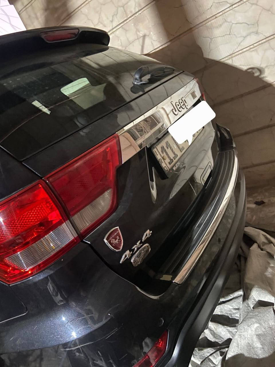 السلام عليكم 
جيب 2013 اوفرلاند خليجي
ماشيه 134 الف كيلو 
السيارة كفاله عامة 
المواصفات:-
جكات
بنوراما
خزن ميموري
زراكات لايت 
ستيرن كهرباء
لايت زينون 
كراسي جلد + كهرباء
دفع رباعي
كراسي تدفئة وتبريد 
صندوق كهرباء
تشغيل عن بعد 
مري كهرباء 

شاشة كبيرة 
السعر 200 وبيها مجال بسيط
*********** بغداد, العراق
