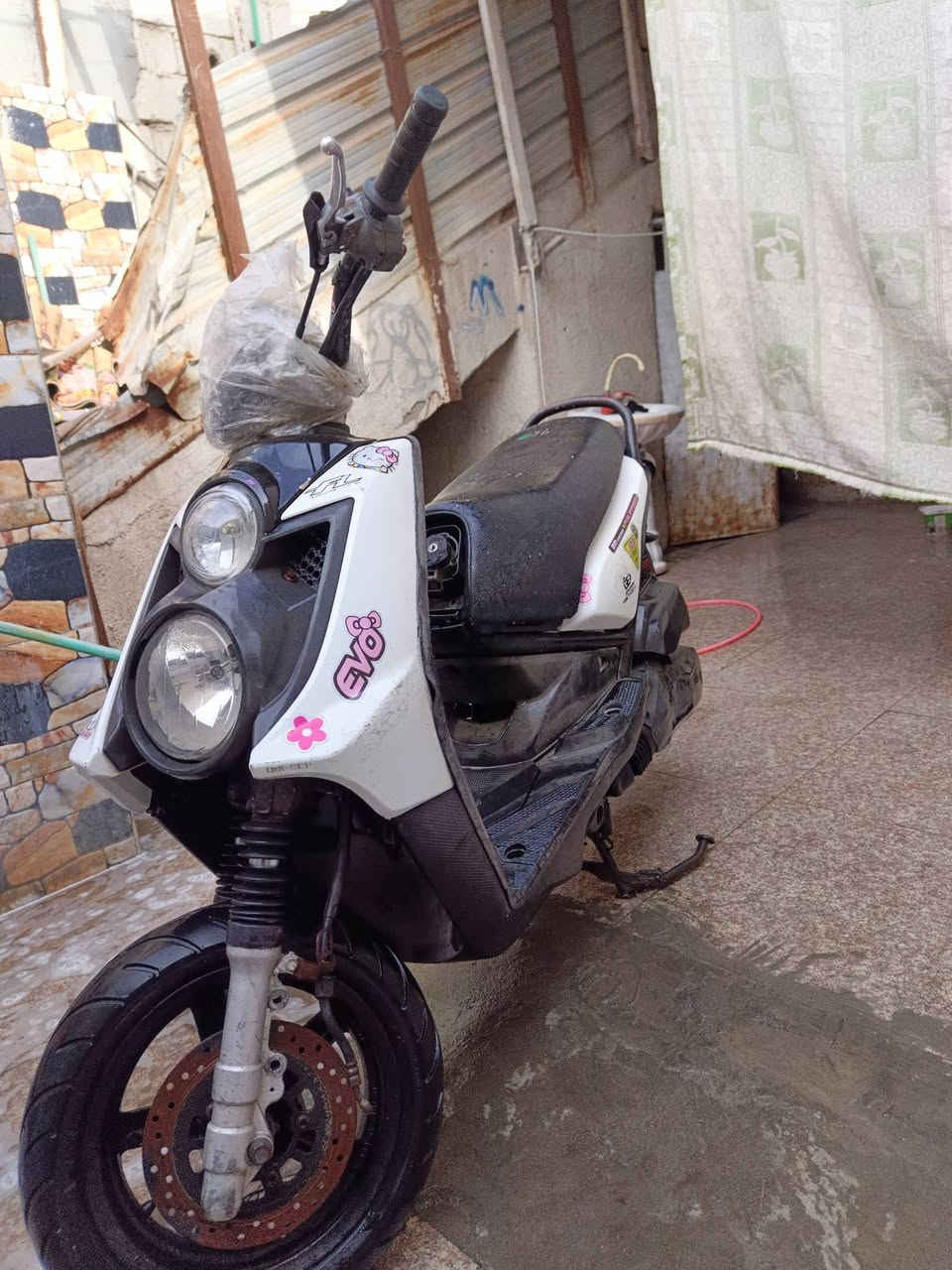 سلام عليكم دراجه سكنس للبيع دراجه مامفتوحه حلوه نضافته كدام عينك نص لدراجه بس قبق مال بانزين سعره 850 وبيه مجال رقمي ***********
