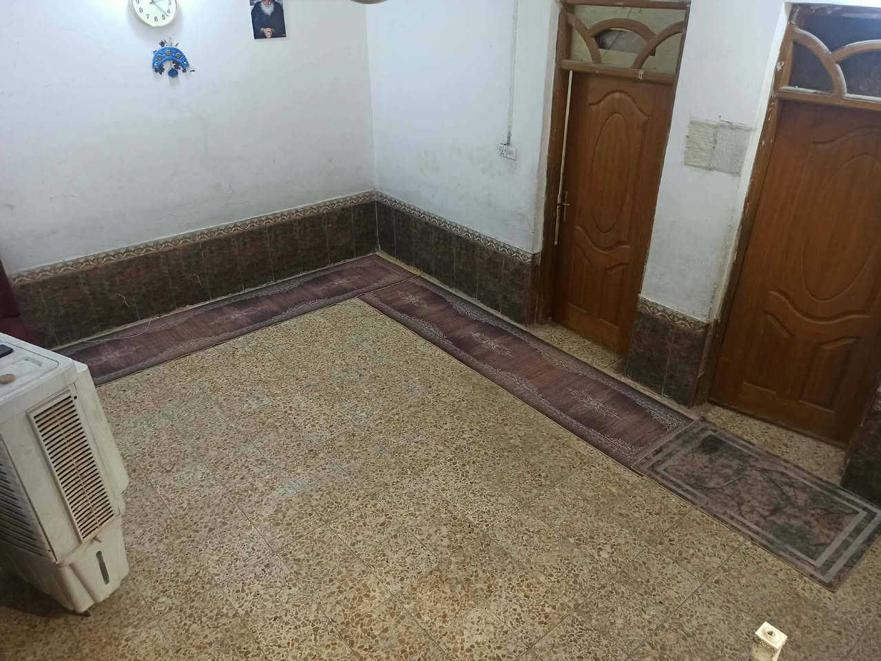 للبيع بيت مساحه 130متر ركن شارع 15 بحي النداء منطقه ال 49 غرفه جوه وغرفتين فوك الاساس صب 
 كلش نضيف البيت بناء جناي 
السعر 97 وبي مجال قليل


**إذا كنت صاحب هذا الإعلان وتريد حذفه لأي سبب، رجاءا أرسل رسالة إلى الدعم الفني**