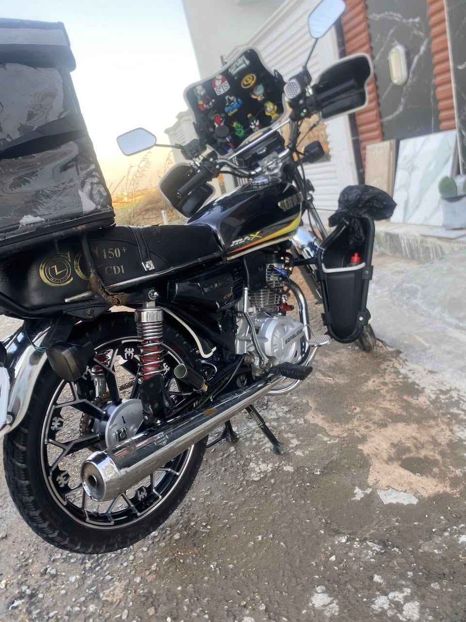 سلام عليكم دراجه ايراني سولنك 5كير مكينه150cc موديل 2024 دراجه خير من الله ربع دينار مذب عليها امانت الله الدراجه مصروف عليها هواي اتاير امامي خلفي جديد بريكات امامي خلفي جديد كهربائيات كلها شغاله كلجها دهن يعني انسه ينكطع عندك كلج والدراجه شوفت عينك بل صور دراجه مال جناي من الاخير ما اتعبك بس توازيت على بيعتها سعرها 800وبيها مجال حك الجيه للاستفسار اتصال على الرقم(***********)عنوان بغداد الدوره ابو دشير
