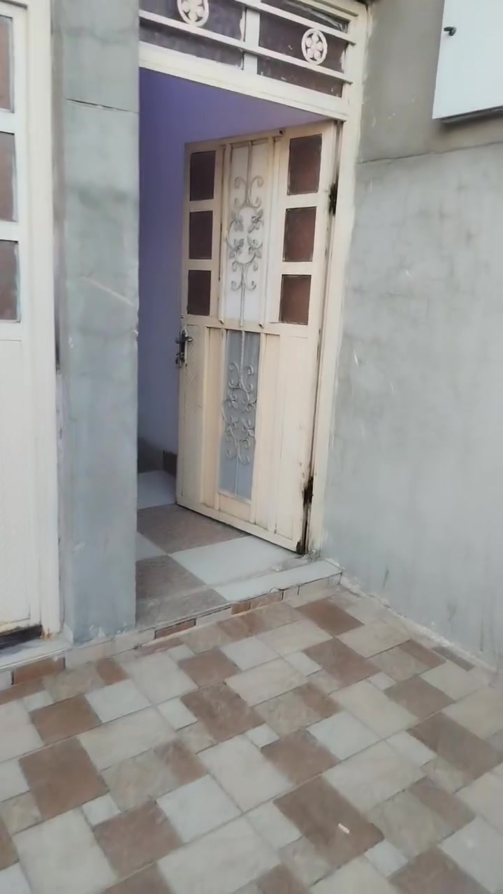 دار لايجار منعزل طابق واحد يحتوي على غرفه نوم واستقبال ومطبخ صحيات العنوان حي الواسطي قرب معمل ثلج لاستفسار الاتصال على الرقم *********** او مراجعه مكتب فراس البياتي
