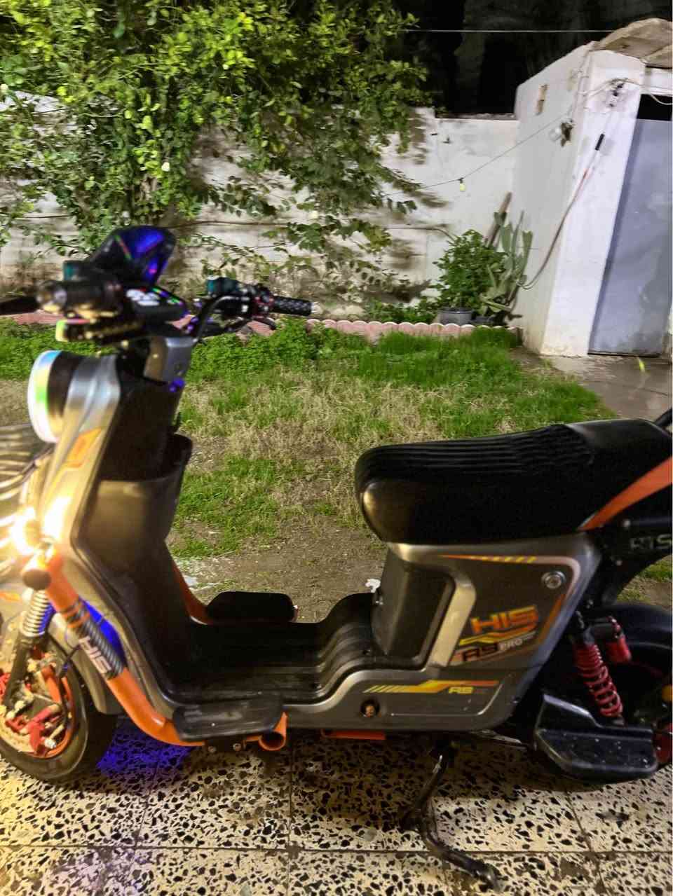 دبل اشاره 
حساسات
خمسه بطاريات
ضواء زنون 
درع
كساحات 
بلوجكترات
بصمه٢
سويج ١
كرات تشغيل ٢
بريك امامي وخلفي
ملف ٢٠٠٠
الدراجه ماصر اله شهر من اشتريتها
الاتصال عل هاذه الرقم ***********
السعر ٥٥٠ وبي مجال
مكاني سامراء Singapore
