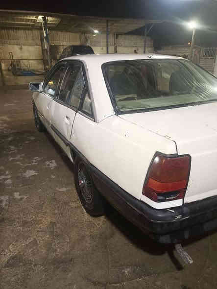 سلام عليكم اوبل موديل 88مكينه 2000 صدر خلفي وامامي كير عادي سنويه مشروع وطني تحويل مباشرالسعر 18 مكاني بغداد الدولعي واي استفسار اتصل *********** واني خادم
