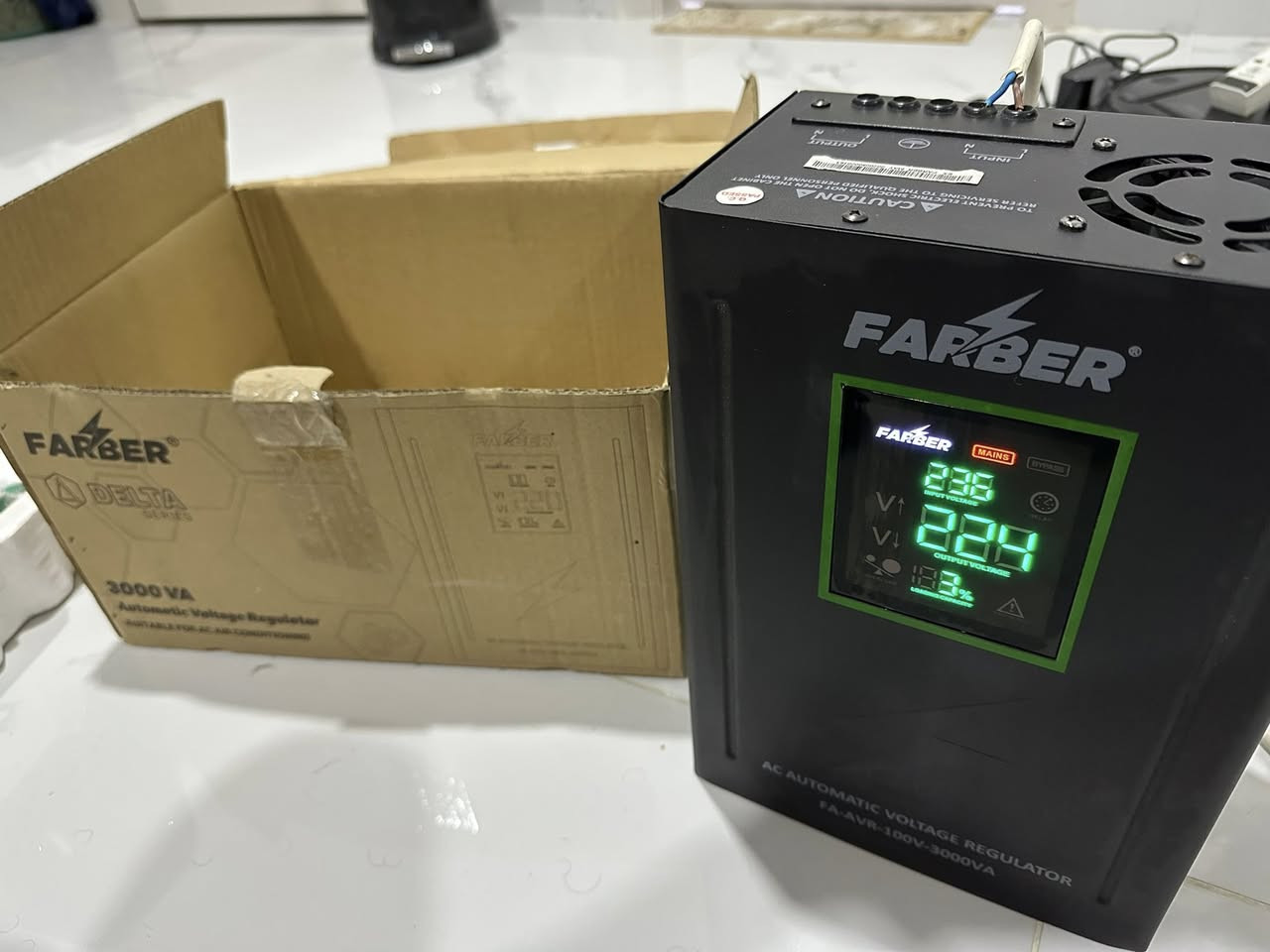 للبيع مستعمل قليل و نظيف جدا منظم فولتية FARBER 3000VA
* الموديل: FA-AVR-100V-3000VA
* السعة: 3000VA
* مدى الفولت الداخل: 100V - 270V
* الفولت الخارج: 220V
* شاشة رقمية لعرض الفولت الداخل والخارج ونسبة الحمل
* حماية من ارتفاع وانخفاض الفولت
* حماية من الحمل الزائد وارتفاع الحرارة
* كفاءة تشغيل أكثر من 97%
* مروحة تبريد داخلية
* مع الكرتون الأصلي
* الحالة: ممتازة ويعمل بكفاءة عالية

مناسب لحماية أجهزة المنزل، التلفزيون، الراوتر، الحاسوب والأجهزة الإلكترونية من تذبذب الكهرباء.

ملاحظة: هذا النوع منظمات الفولتية (AVR) وليس UPS، يعني ينظم الفولت ويحمي الأجهزة من الارتفاع والانخفاض لكنه لا يحتوي بطارية احتياطية عند انقطاع الكهرباء.
السعر : 120 الف و بي مجال للشراي 
مكاني : مجمع بوابة الكاظمية 
واتس اب : ***********
