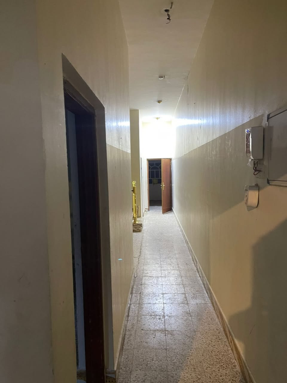 بيت سكني طابقين للأيجار 
العنوان :  الحكيميه 📍
المساحه :  110 م 
يحتوي على :  2 غرفه +  أستقبال  +  كراج + صاله + مطبخ 
المواصفات : بناء حديث + موقع ممتاز
سعر الأيجار :  700 الف قفل
للتواصل : 
***********
*********** 
***********
