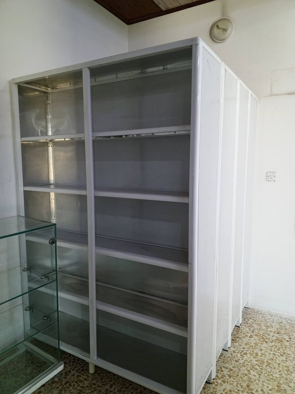 عندي اغني الغراض للبيع وهذا رقم الهاتف (***********)
