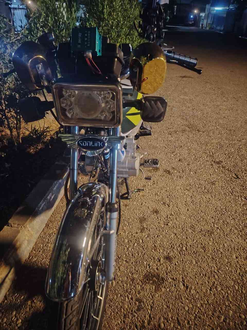 ماطور اخو الصفر النوعيه سونك باب اول موديل24 منفيس موجود اسويج اكتروني تشغيل عن بعد العدد2ويا خمسه كير النضافه فول 100/100العنوان كركوك حي الواسطي الرقم متواجد عل وتساب وفيس (***********)السعر 670وبي مجال
