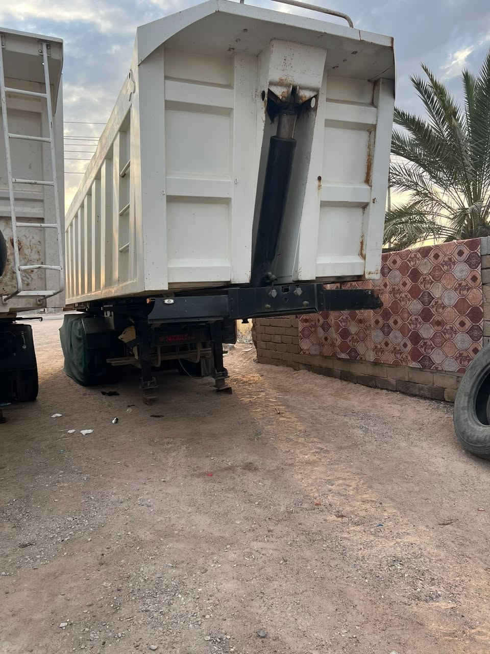 عربانه عبدالله جوهر 40 متر موديل 2022 بليت خفيف شاصي 16 تخم تاير تخم حداديه السعر 180 وبيهه مجال العربانه منجفيه فقط للاستفسار ***********
