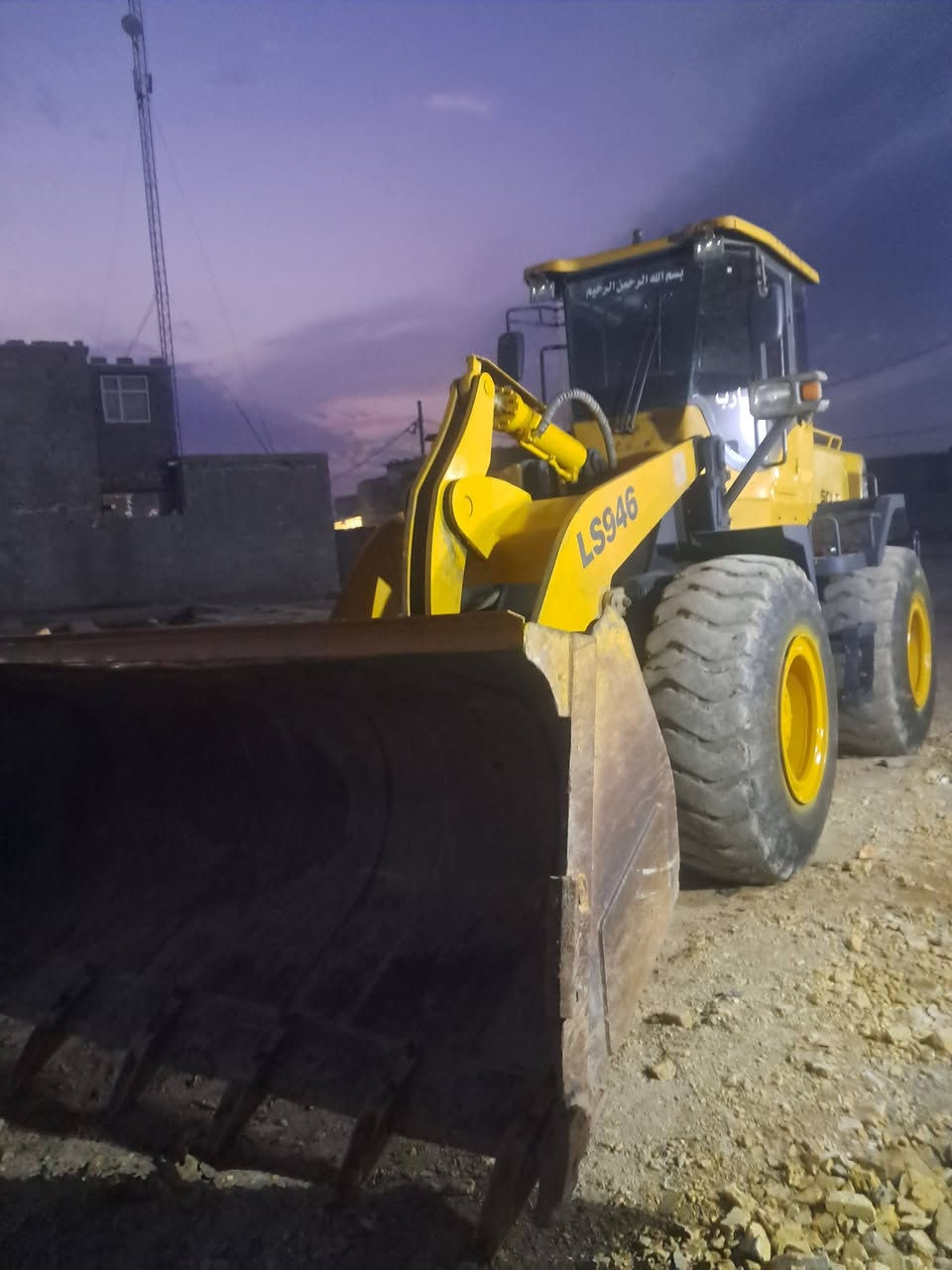 للبيع شفل صيني حجم ٤٦
موديل ٢٠١٤
منفيس اصولي كامل بس ما اندل راعيه البسمه المنفيس 
جاهز للعمل محرك مكفول كهربائيات شغاله 
العنوان واسط قضاء الحي للإستفسار ***********او***********
