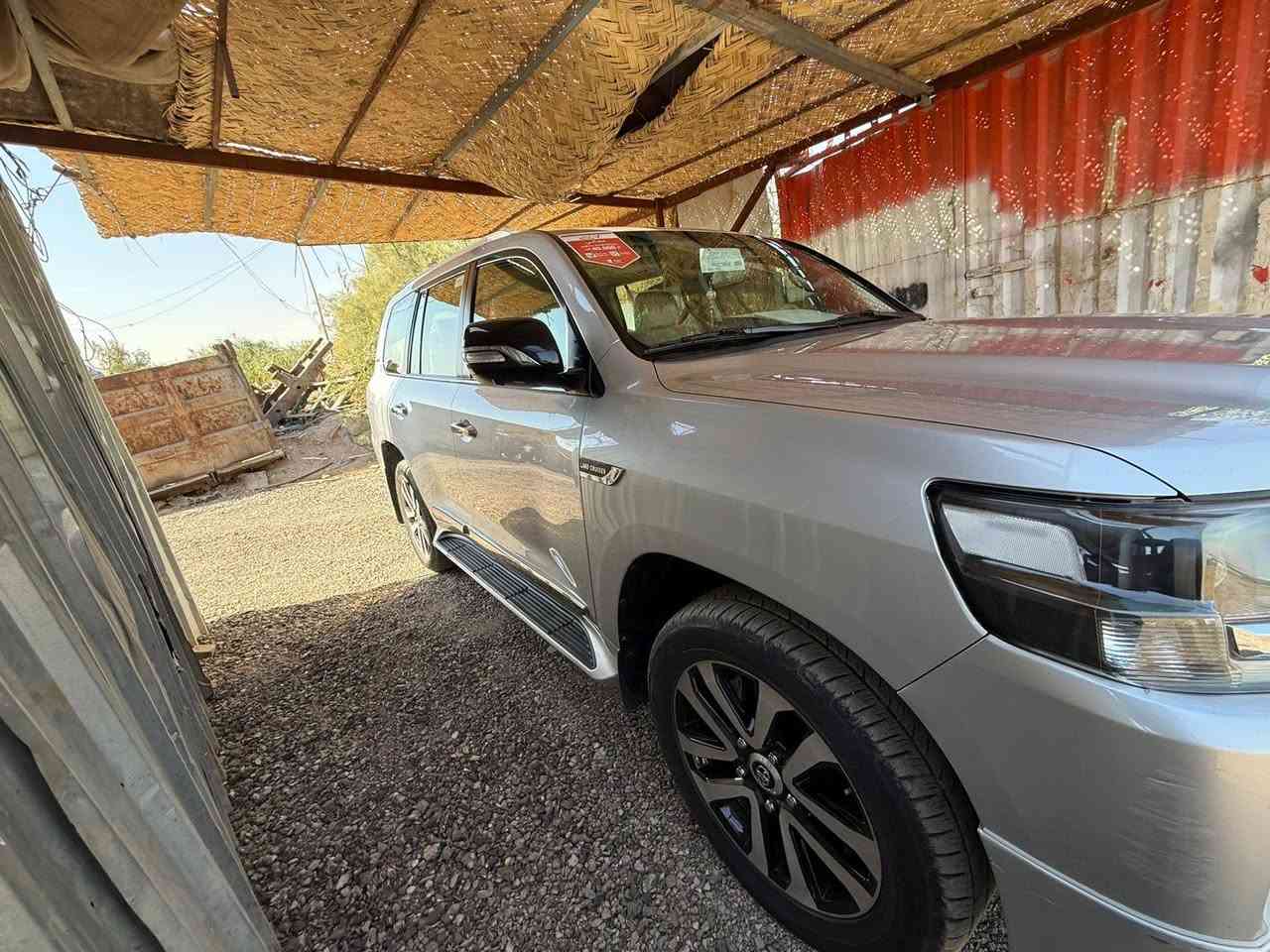 *للبيع تويوتا لاندكروزر 2017 GXR V6 4.0L* 
وارد بحريني                كفاله عامه
*المواصفات:*
- الموديل: 2017 
- الفئة: GXR V6 4.0L 
- المحرك: 6 سلندر 4.0 دبل چويتر 
- القير: أوتوماتيك 5 سرعات
- الدفع: رباعي 4WD + دبل
- العداد: 74000 كم
رقم اربيل تحويل بأي وقت يعجبك 
*السعر المطلوب: 50000$ يعني 5 دفاتر و قابل للتفاوض 
*المكان: النجف / الكوفه 

*للتواصل:* *********** / ***********

السيارة كفاله عامه
