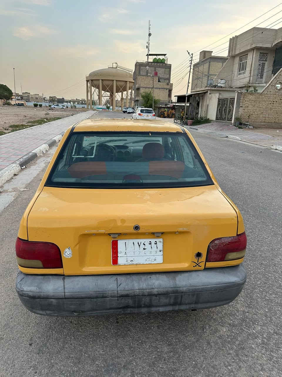 سلام عليكم عندي سيارة سايبة البيع عاطلة والمكينة تنقص ووبيهة قطعة بدلة وحدة  جاملخ جهة سائق والبنيد جارد والباقي مكفول  عليهة هيئة وغرامة 550  تعجبك تصل ما تعجبك لا تكسر بحلال الناس معة كل الاحترام والتقدير الجميع رقم تلفون ***********  اريدهة 23وبيهة مجال
