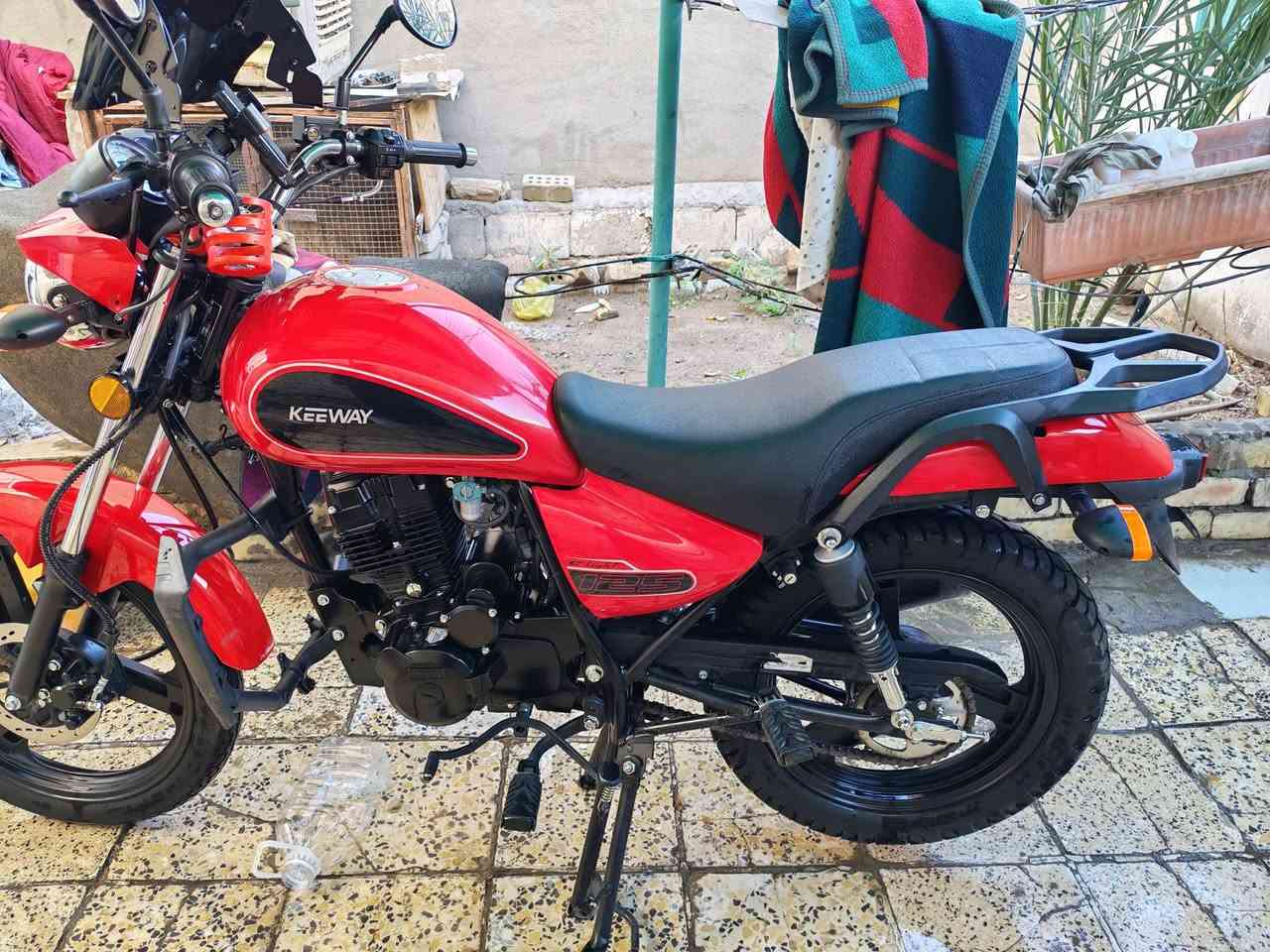 للبيع
كي واي مكينه 125cc  
اقتصاديه فول
ماشيه 10 الف
مكاني بغداد البياع
السعر 1800 وبيه مجال للشراي
رقم أربيل تحويل 2 يوم 
.
.
.
. 
***********
