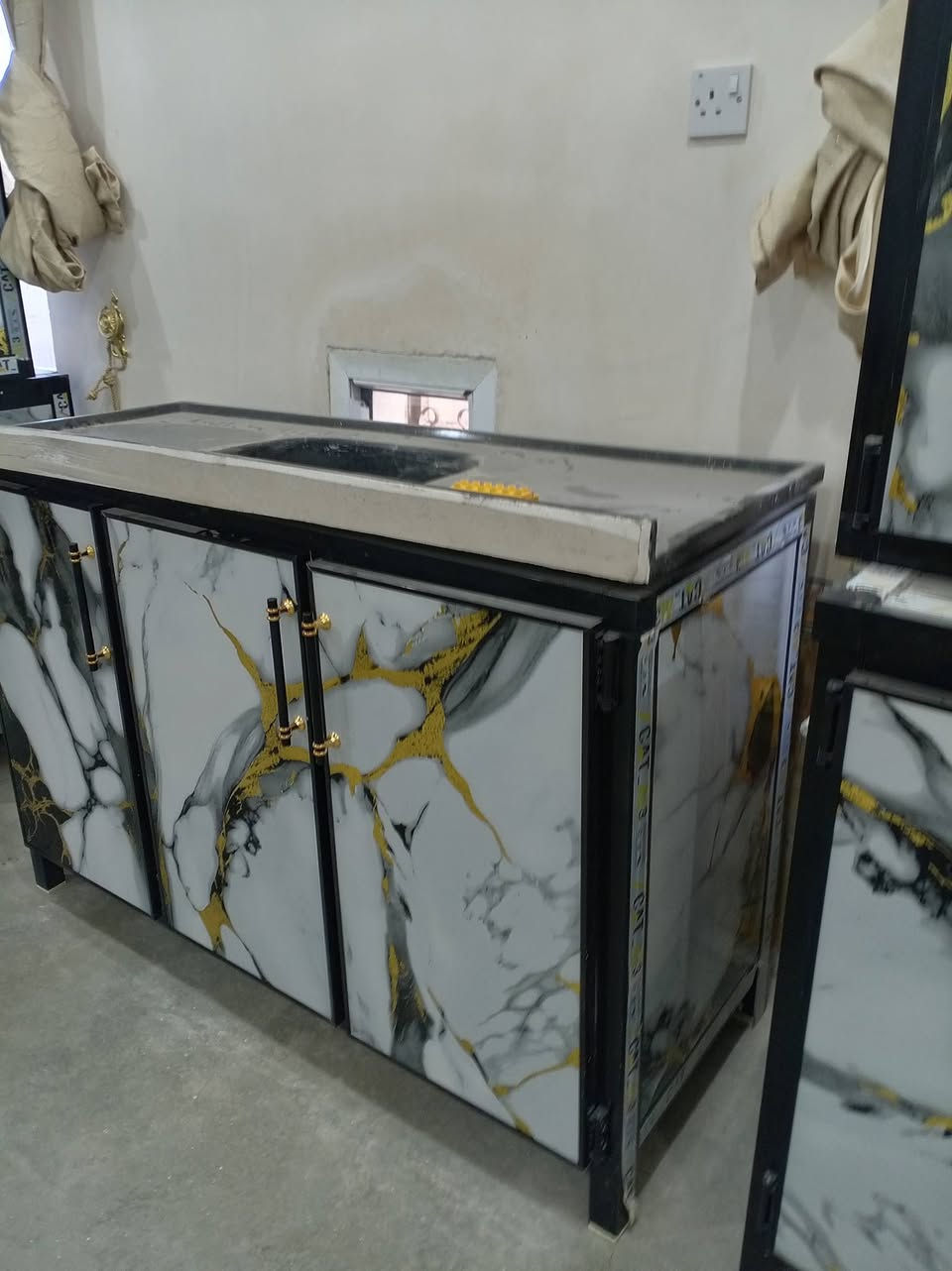 السلام عليكم
كاونتر للبيع جديد ما مستخدم 
السعر 700 للاتصال على الرقم ***********
