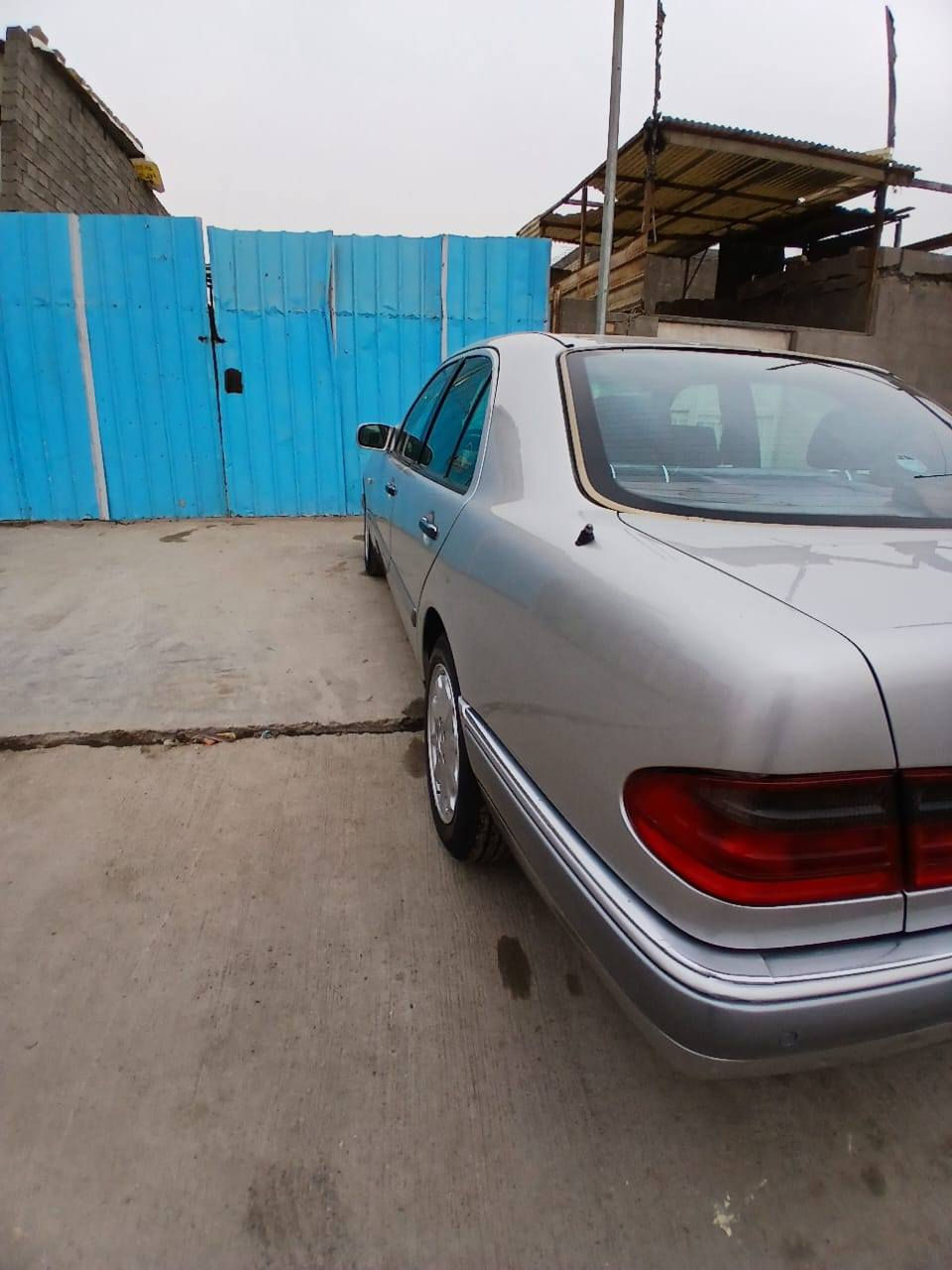 سلام عليكم مارسدس ام عيون 1996 رقم انكليزي سنويه ل27 كامل مواصفات زراك لايت ستيرن كهرباء  مكفوله من ضربه مصبوغه جماليه  كير مكينه مكفول  مكينه خراطيم + تحويل ثاني يوم. عنواني بغداد حي نصر. سعر 92 وبيها مجال قليل  رقم ***********
