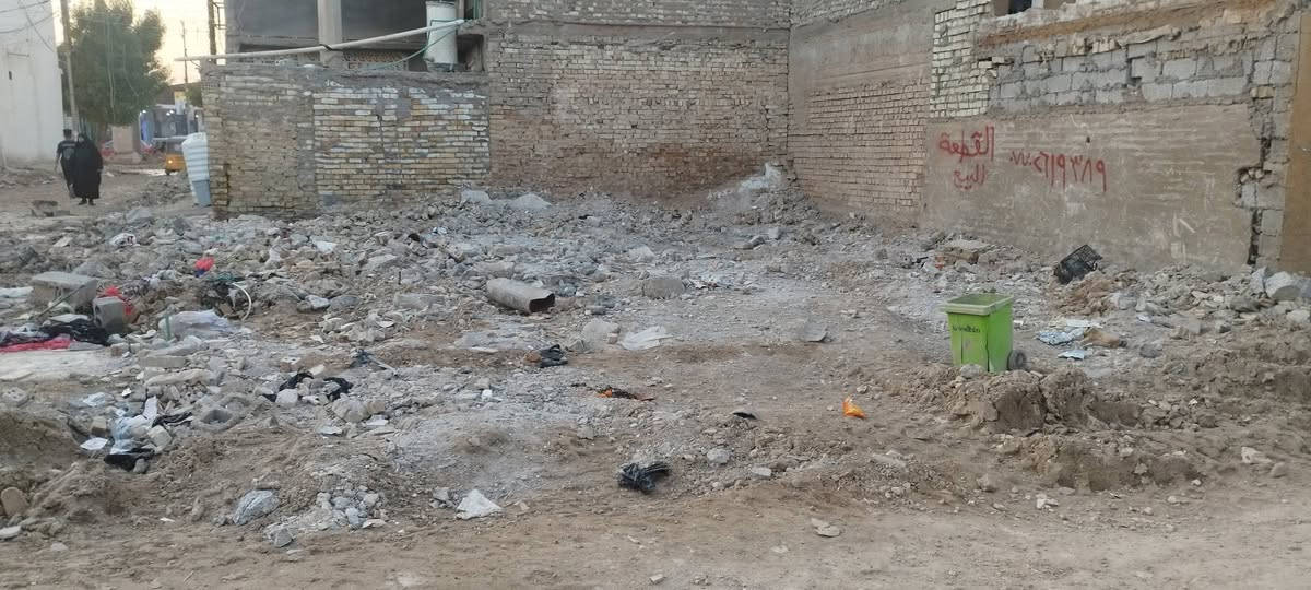 قطعة أرض للبيع
المساحة ١٠٠ متر مربع 
الواجهة ١٠م × النزال ١٠م
الموقع منطقة الألفين شارع المحكمة مقابل السوق الجديد 
تبعد عن شارع المحكمة بيت واحد فقط الإستفسار أتصل بالرقم ***********
