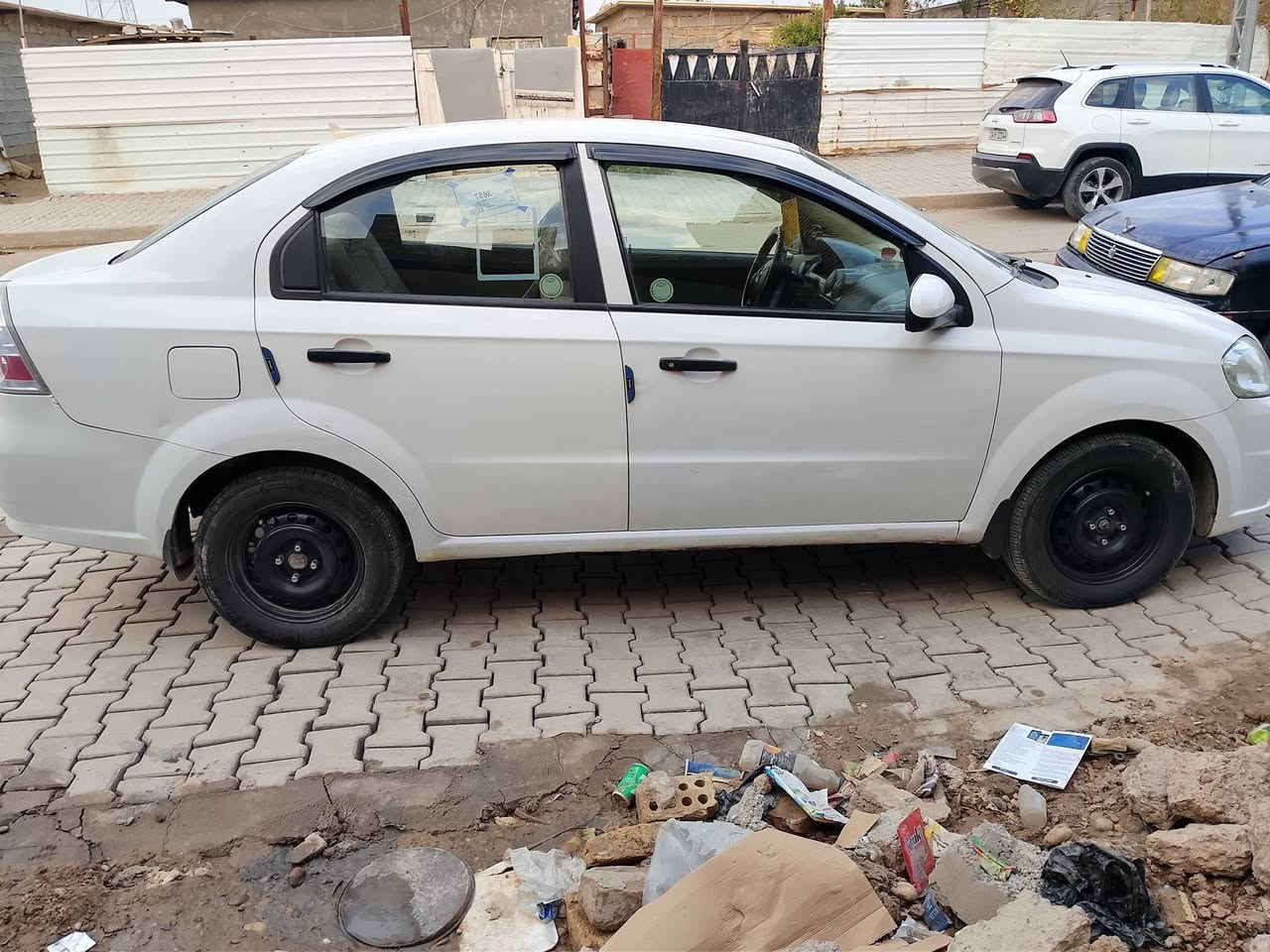 افيو 2011 السيارة نظيفة مابيها اي نقص بلادية عدا بابا مبدل بلادي و الباب القديم موجود بي طخة بسيطة تدفئة تبريد محرك مفتوح 1500 وارد خليجي تخم تاير كهربائيات بلادية كلها شغالة سنوية إلى 2028 و بأسمي السعر 78 
للتواصل ***********
