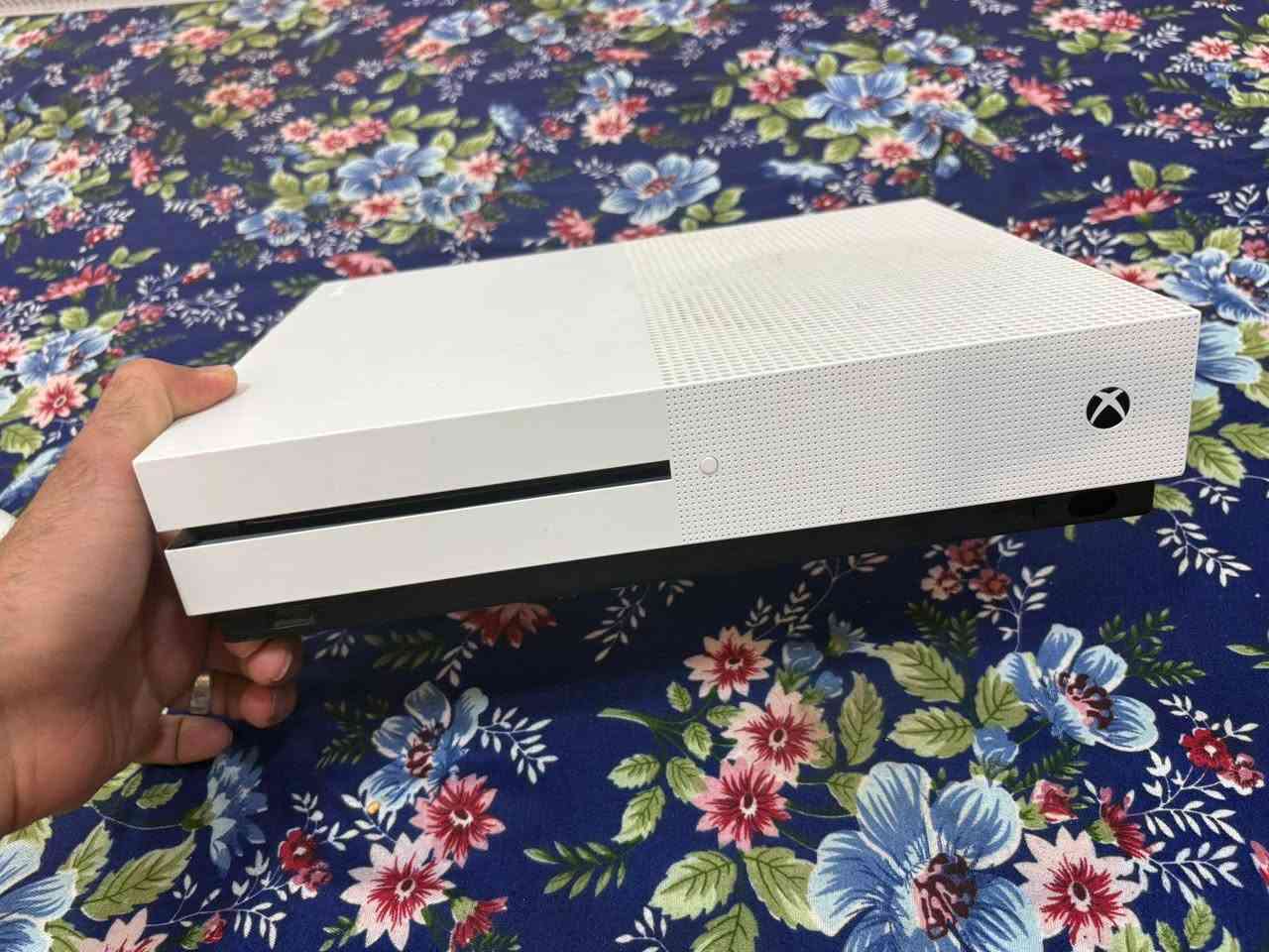 السلام عليكم
اكس بوكس وان اس هارد ٥٠٠ نضيف لوك ستيكر كامل غراض ماعده الكارتونه ويا حساب بي العاب من ظمنها درايفر مملوكه مشتريها السعر ١٥٠ بي مجال عندي توصيل لكل العراق


**إذا كنت صاحب هذا الإعلان وتريد حذفه لأي سبب، رجاءا أرسل رسالة إلى الدعم الفني**