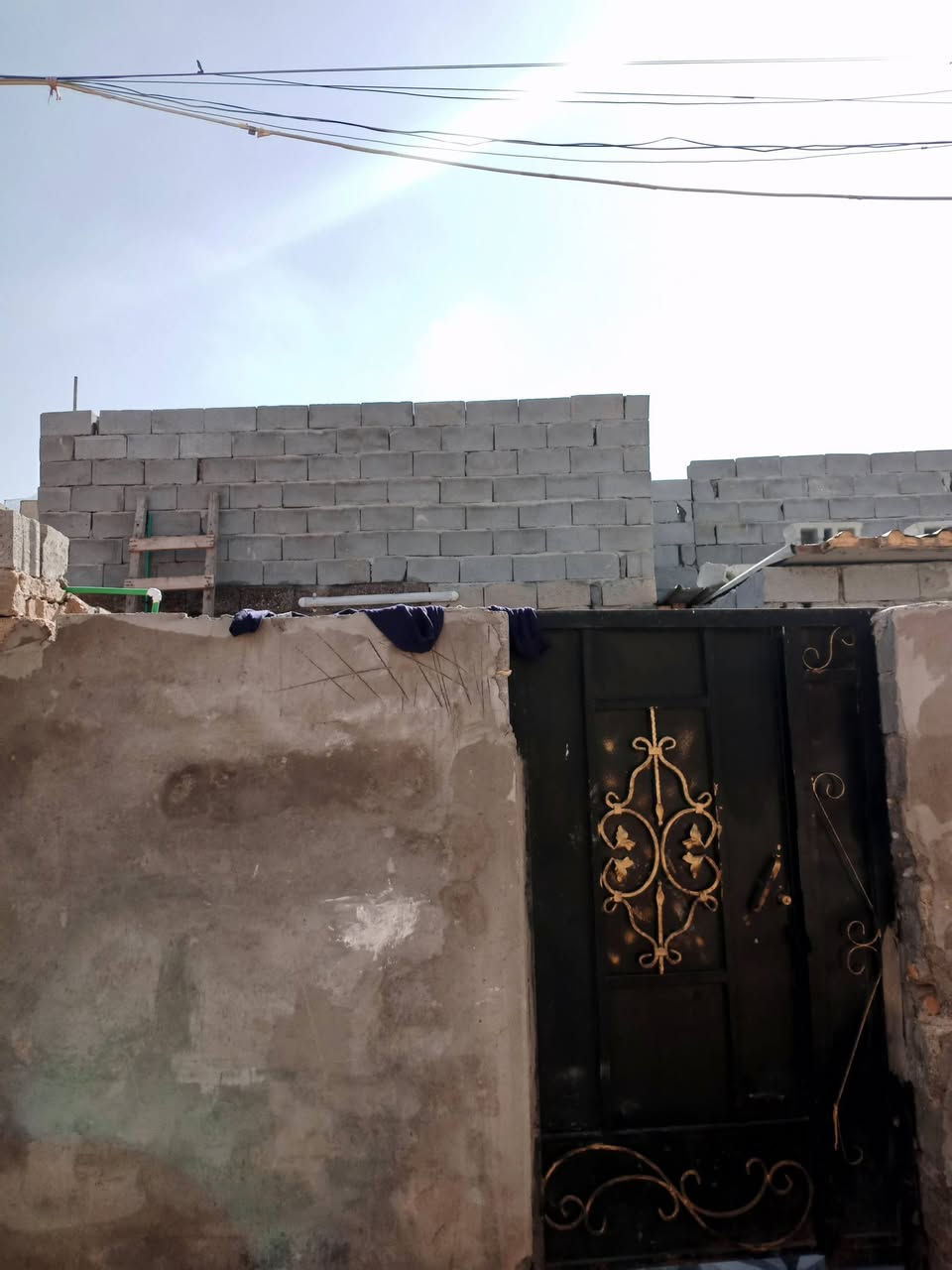 سلام عليكم بيت بزين العابدين قريب عل اربع سايدات بكاع الفحام البيت كله سيراميك كهرب كله جديده سعره ٦٠ وبي مجال تواصل ***********
