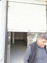 محلات عدد ٢ للايجار مساحته ٥متر في ١٢متر مقابل ماكولات مندي اليمن ومأك...