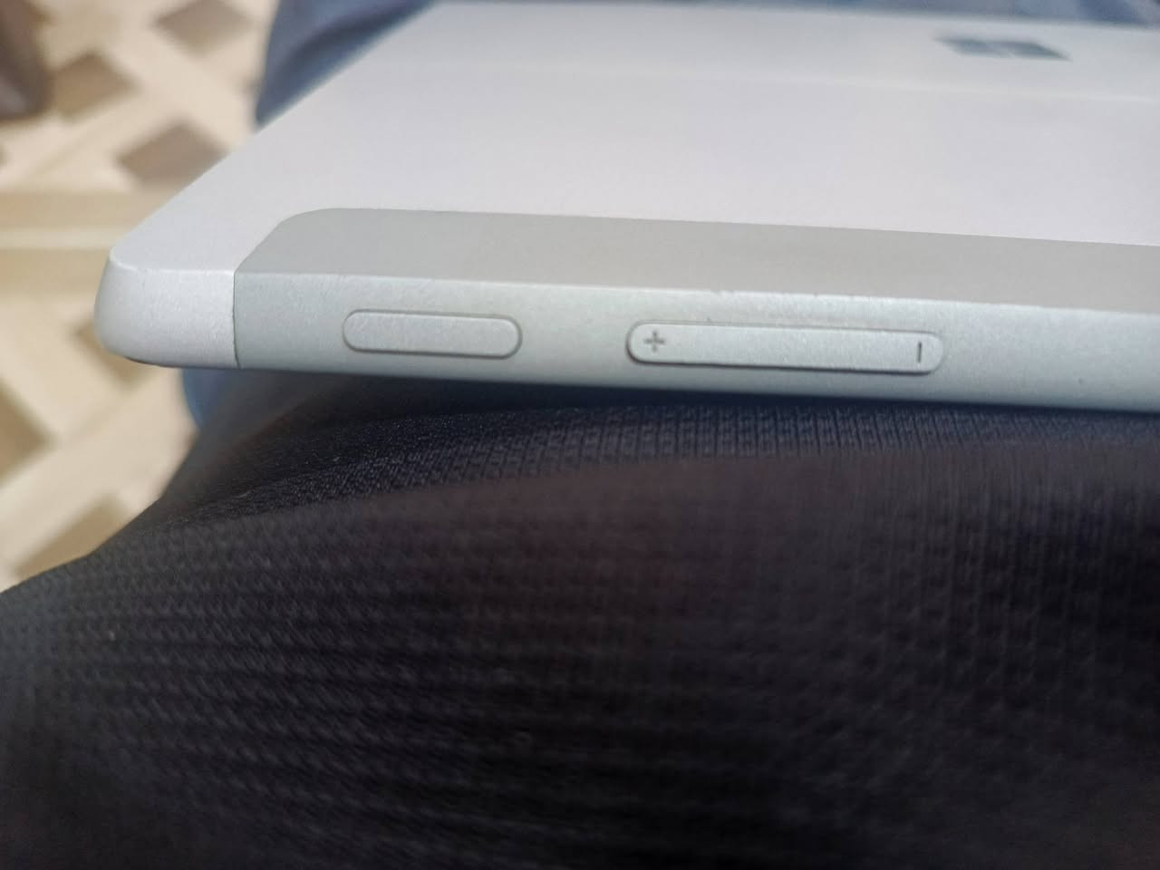 للبيع Microsoft Surface Go (الجيل الأول) بحالة ممتازة
🔹 الموديل: Microsoft Surface Go Gen 1
🔹 المعالج: Intel Pentium Gold 4415Y @ 1.60GHz
🔹 الرام: 8GB RAM
🔹 كرت الشاشة: Intel HD Graphics 615
🔹 النظام: Windows 10 Pro 64-bit
🔹 شاشة لمس أصلية عالية الدقة
🔹 تصميم خفيف وأنيق وسهل الحمل

✅ مناسب للدراسة والجامعة
✅ مناسب للأوفيس والتصفح ومشاهدة الفيديو
✅ ممتاز للعمل اليومي والاجتماعات الإلكترونية
✅ الجهاز يعمل بشكل ممتاز ولا توجد به مشاكل

💰 السعر: 210 دولار قابل للتفاوض بالمعقول

📍 العنوان: العراق - كربلاء - حي المعلمين
📞 للتواصل: ***********

جهاز عملي ومميز من مايكروسوفت، خيار ممتاز للطلاب والموظفين ومن يبحث عن جهاز خفيف للاستخدام اليومي.
