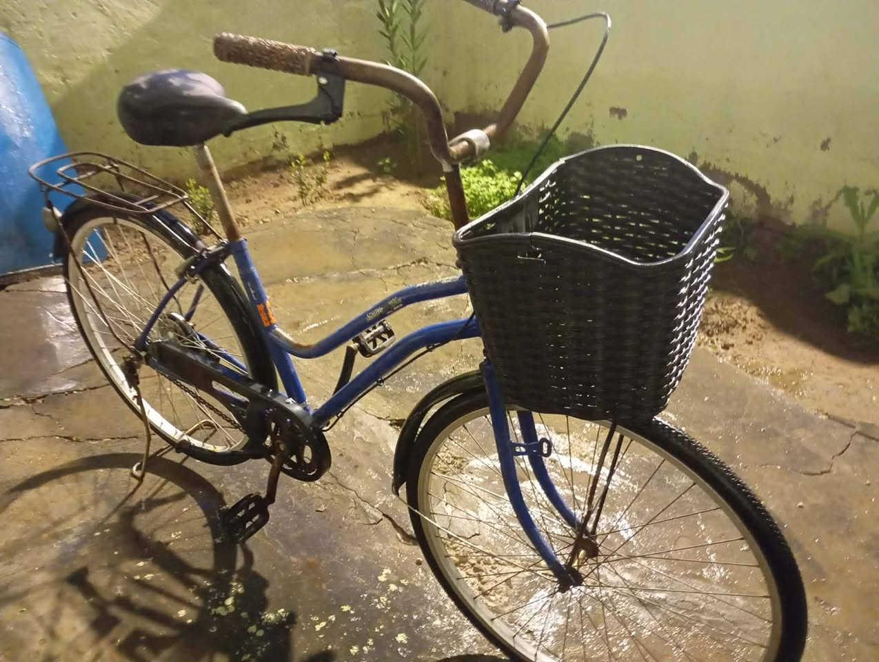 السلام عليكم بايسكل ياباني للبيع صرفت عليه اكثر من سعره خفيف بس الستاند مكسور بس اكو وحده ثانيه والباقي نضيف الله شاهد سعره 65 وبي مجال للاستفسار خاص او على الرقم التالي ***********
