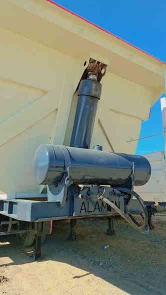 بسم الله الرحمن الرحيم 
النوع . عربانه . بودي قلاب تركي 3 محور دبل تاير 47طن 
حجم ايطارات . 22.5 . مجموعه جوبليس . دنكيل  امامي رفاع 
دناكير حجم 16 كبير  دنكيل مربع 
طخم تاير . جك جبير 
رقم دهوك . سنويه . تحويل مباشر 
عربانه . بدون كسر بدون خياس جاهز لل شغل 
السعر 125 . معا مجال . 
عنوان . معرض هوار . طريق دهوك موصل جمبور عميريه 
***********
***********
