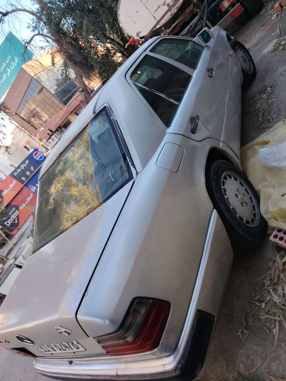 مارسيدس دب موديل ١٩٨٦ مصبوغه عام بيها مكينه ٢٥٠٠ بطه سعرها ٤٥ وبيها مجال للاستفسار الاتصال ***********
