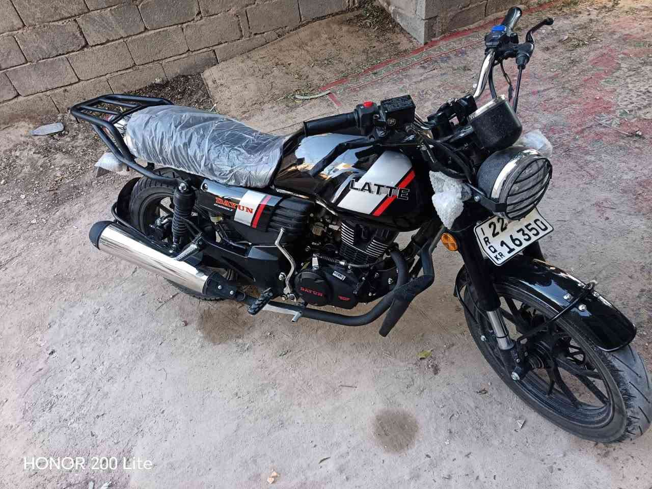 دايوان 200 cc لاتيه موديل 2025 طالعه من الوكيل معرض نور باب طويريج دراجه جديده بعدها مكفوله من تاير التاير دراجه سنويه باسمي سعر 3و300 بيها مجال الاتصال *********** مامتواجد على الفيس
