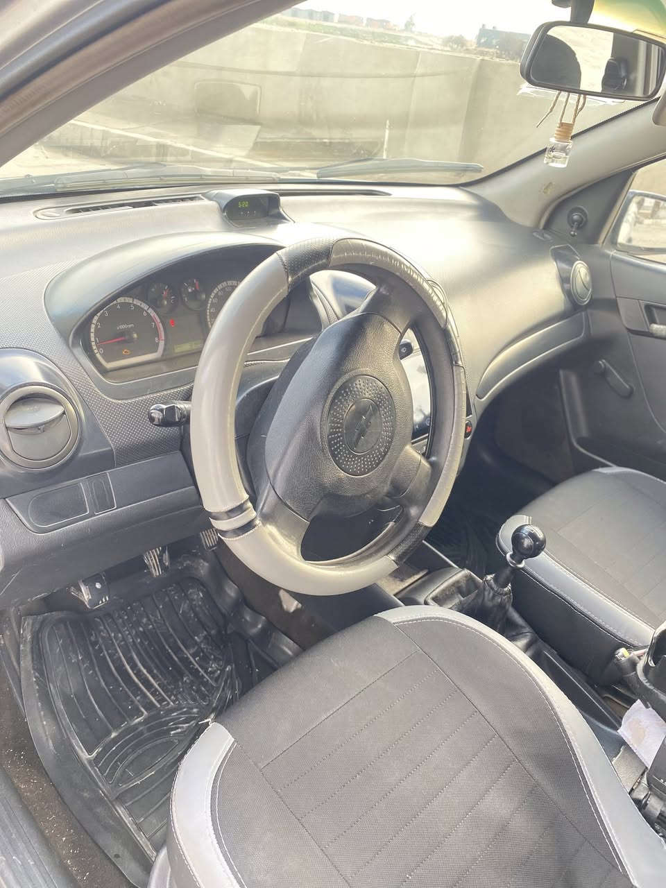 #شوفليت افيو للبيع

بدون صبغ فقط دائر الجاملغ الخلفي جهت السايق

تايرات جدد 

تبريد تدفئة بشرط

كير مكينة انظاف

طخمها جديد ادامة جديدة داخلها نظيف 

سيارة بلادية 

رقم نينوى كابون بانزين

للاستفسار اكثر الاتصال على الرقم***********

او المراسلة على الصفحة او واتساب.
