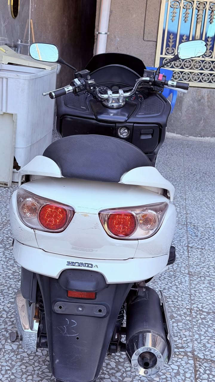 السلام عليكم دراجة فورزة صفر تسعة كرستالة للبيع دراجة مثل ما موضحة بالصورة يرادلهة ملاحضات بسيطة كلش فقط السعر مليون و 200 العنوان بغداد العبيدي غير متواجد على الفيس  متواجد واتساب و خط  الرقم ***********
