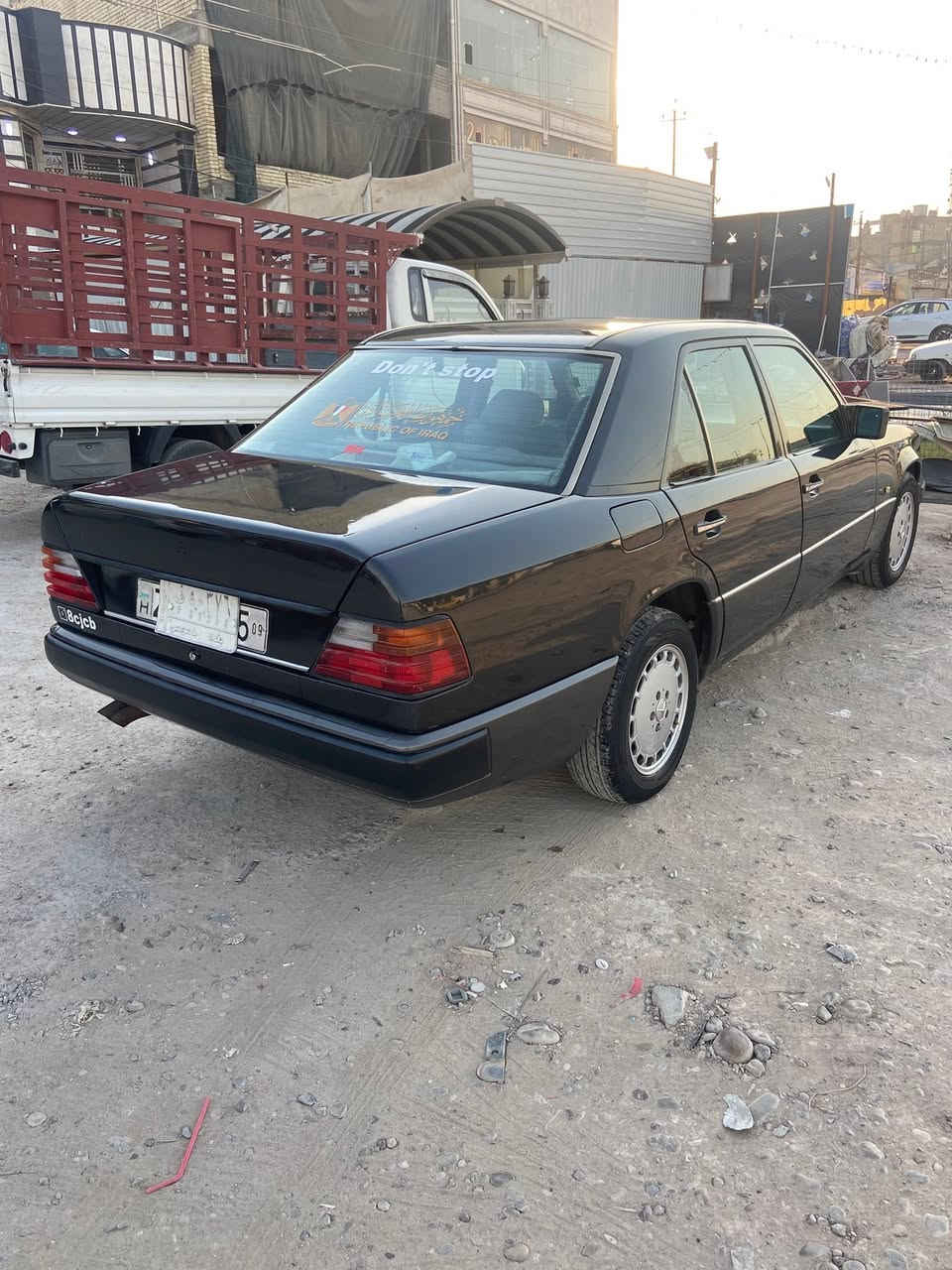 مارسدس دب السيارة بلادية كيرك ومحرك السيارة كلش حلوة نصبته وبدون ضربه عوزهة ترتيبات بسيطة مكان السيارة الزعفرانية سعر السيارة 45 وبيه مجال جدا بسيط ورقم التلفون ***********
