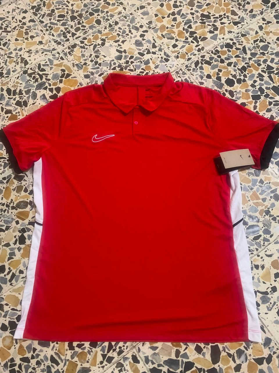 بولو رياضي وكاجوال أصلي 100% من شركة Nike، مجهز بتقنية Dri-FIT المعروفة للتهوية وطرد الرطوبة والعرق جديد باليبل قياس XXL


**إذا كنت صاحب هذا الإعلان وتريد حذفه لأي سبب، رجاءا أرسل رسالة إلى الدعم الفني**
