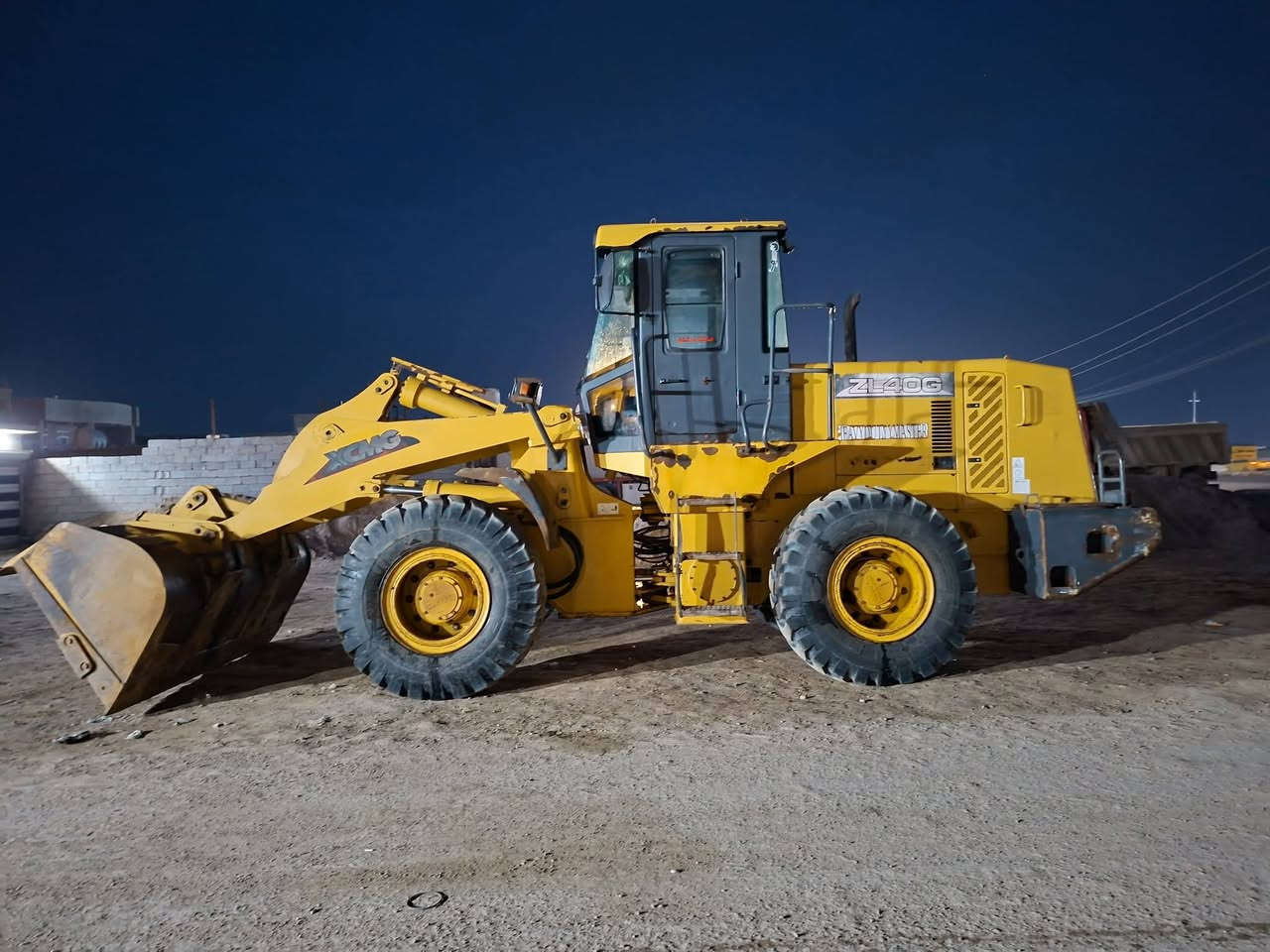 للبيع شفل ZL حجم 40 نفخ رقم مسيان سنويه مجدده تحويل مباشر مكينه عل شركه برغي مامبدل بيهة على وضع الشركه تخم تاير جديد ابو الشمس للأستفسار اكثر اتصل ع رقم ***********///***********
