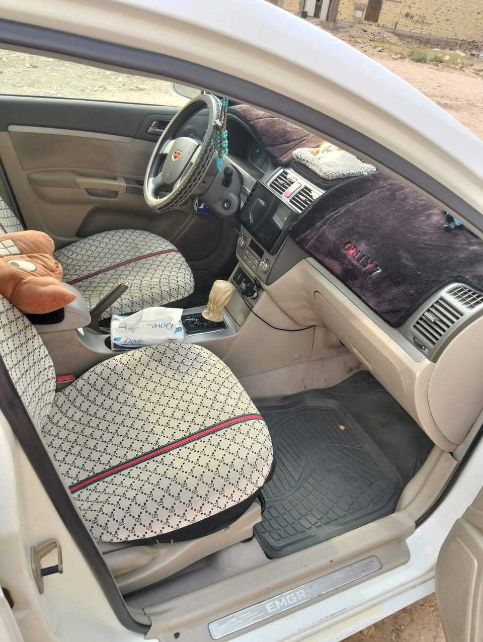 سلام عليكم  سياره جيلي ام كران 2013 رقم بغداد كير ومكينه وتبريد خير من الله سياره  ما ناقصه شي  ‏رقم هاتف‏ *********** سعر 68 وبيها مجال
