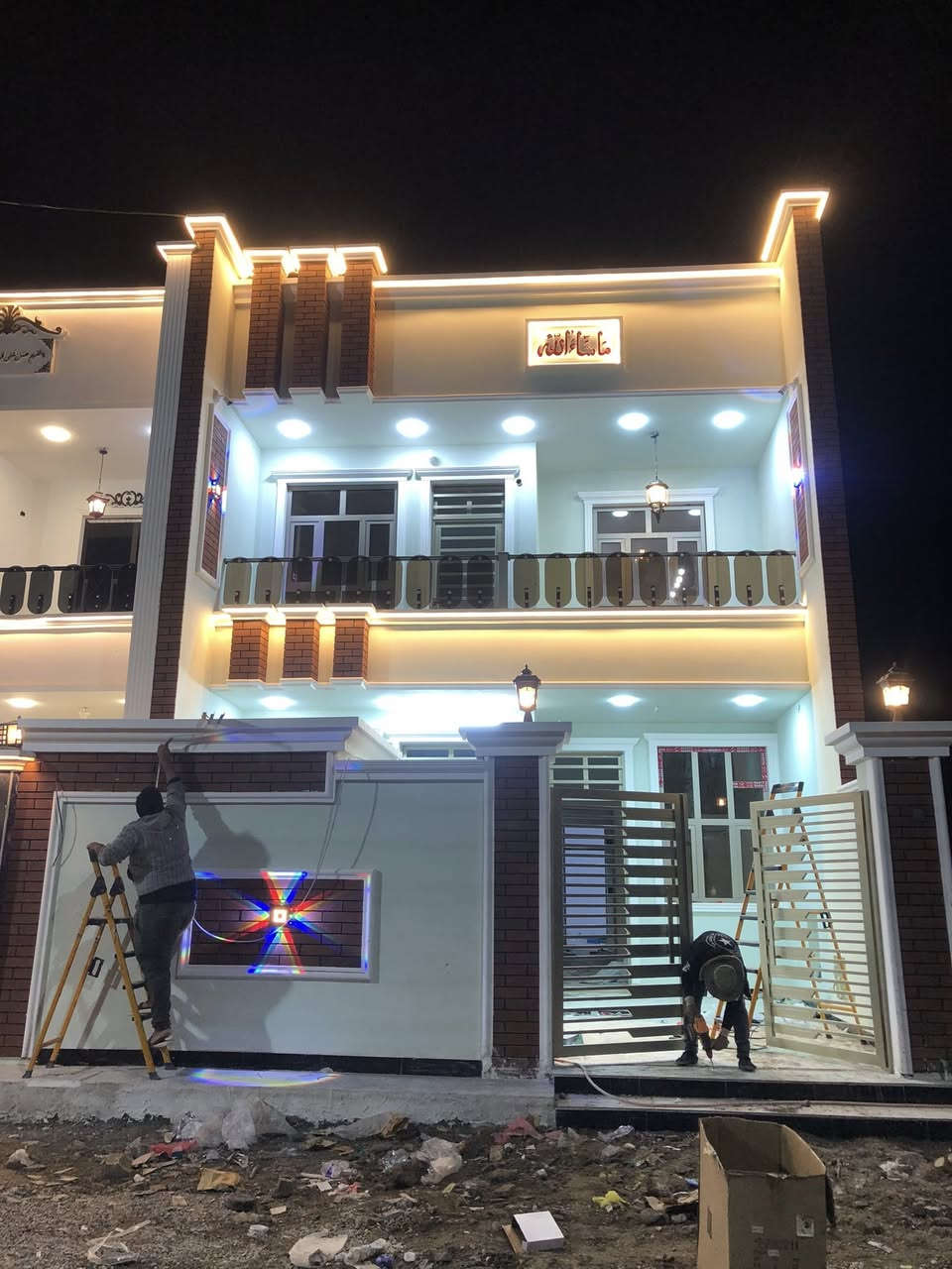 بيت 🏠 للبيع
مساحه 140م واجها 7 نزال 20 

 

نوع السند طابو سند 25 قرار محكمة 

يحتوي البيت على ثلاث غرف 

ويحتوي على ‏منظومة كاميرات￼

الطابق الاول ً/ غرفه سويت و استقبال و مطبخ و صاله كبيره و منور و صحيات داخليه و خارجيه 

طابق الثاني/ غرفتين نوم و بلكونه و صحيات 

موقع ممتاز 👌 

موقع البيت بغداد الراشديه حي الانتصار مقابيل مستشفى 🏥 حماد شهاب 

باقي التفاصيل على الرقم التالي ***********

سعر مناسب جدا جدا 👋
