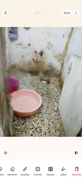 بيت للبيع مكان بغداد سبع قصور شارع قاسم لوكيل لمساحه 100متر لبيت يحتوي على
غرفه وصاله واستقبال وحمام داخلي ومطبخ ورا لغرفه 
لبيت على الشارع 
السعر 25 وبي مجال 
للتواصل واتساب ***********
